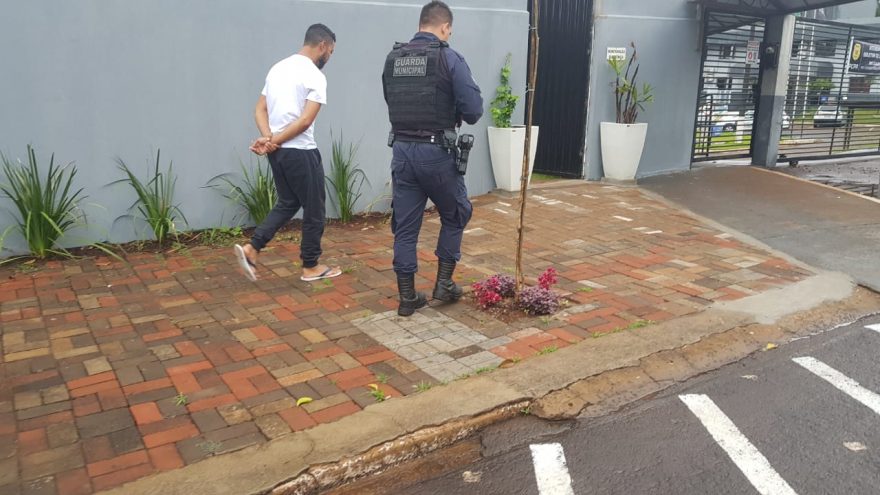 Homem procurado pela Justiça é presos pela Guarda Municipal de Cascavel