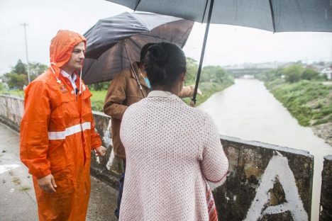 Eduardo Pimentel acompanha ações emergenciais da Prefeitura durante chuvas intensas em Curitiba Imagem referente a Eduardo Pimentel acompanha ações emergenciais da Prefeitura durante chuvas intensas em Curitiba