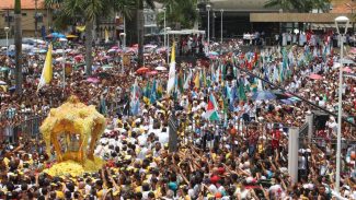 Círio de Nazaré leva multidão às ruas de Belém neste domingo 