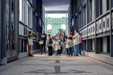 Brincadeiras e arte estão nas oficinas para crianças no Memorial Paranista de Curitiba Imagem referente a Brincadeiras e arte estão nas oficinas para crianças no Memorial Paranista de Curitiba