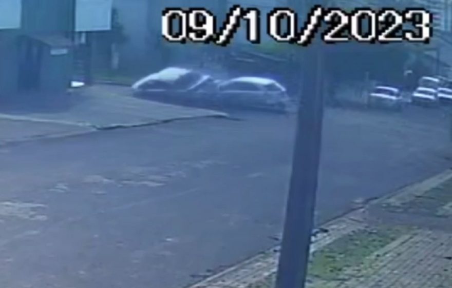 Vídeo mostra HB20 capotando após colisão com Ford KA no Cancelli
