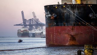 No Porto de Paranaguá, caminhoneiros recebem a bênção de São Cristóvão