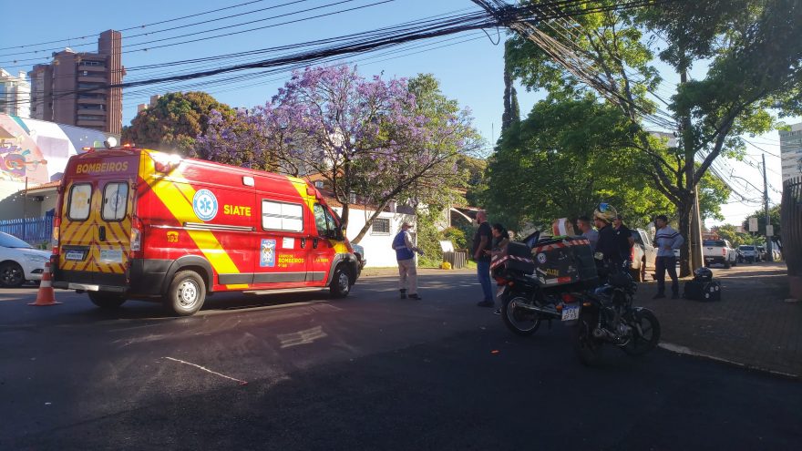 Entregador fica ferido ao se envolver em acidente de trânsito na rua Antonina