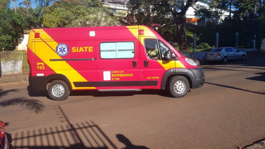 Homem fica ferido ao ser atingido por veículo em mecânica