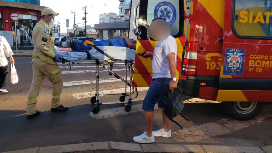 Adolescente fica ferido ao ser atropelado por moto na Rua São Paulo