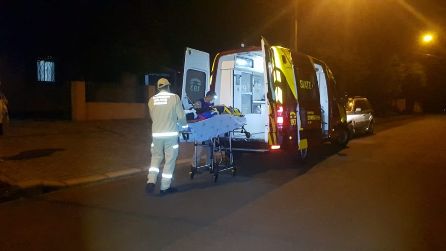 Homem cai da escada enquanto arrumava telhado no Universitário