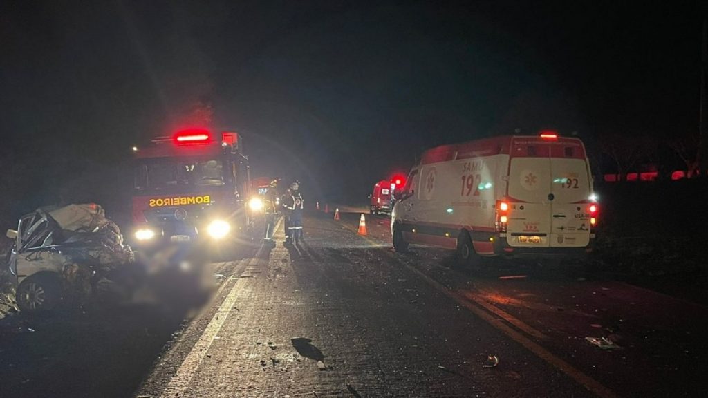 Homem morre em colisão frontal entre carro e caminhão na PR 182, em Palotina