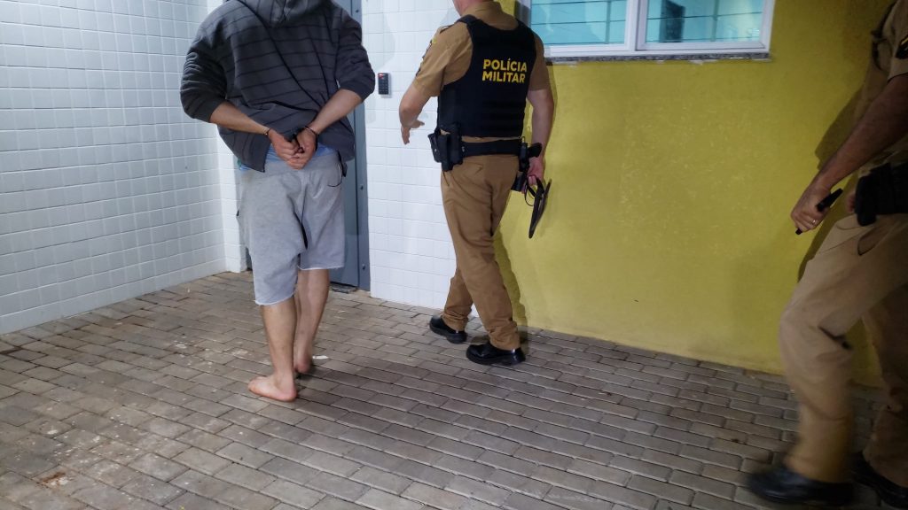 Homem é preso ao agredir a companheira com pedrada na cabeça em Santa Tereza do Oeste