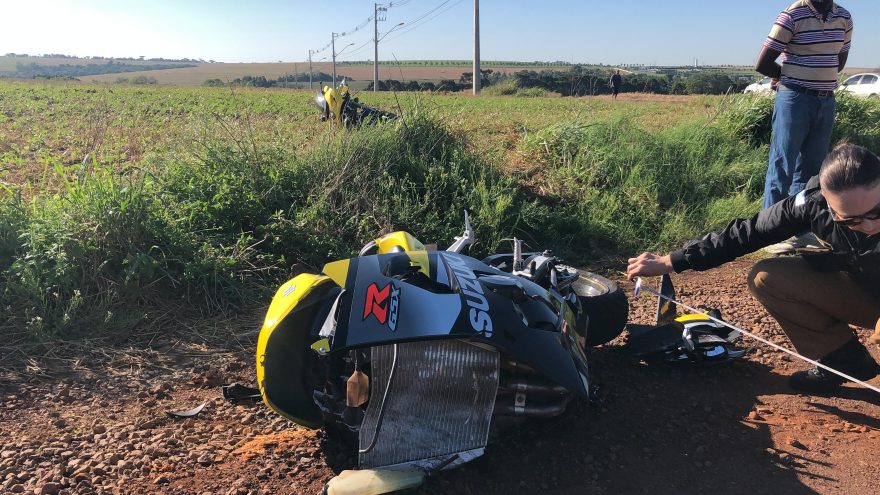Moto esportiva parte ao meio em acidente no Cascavel Velho