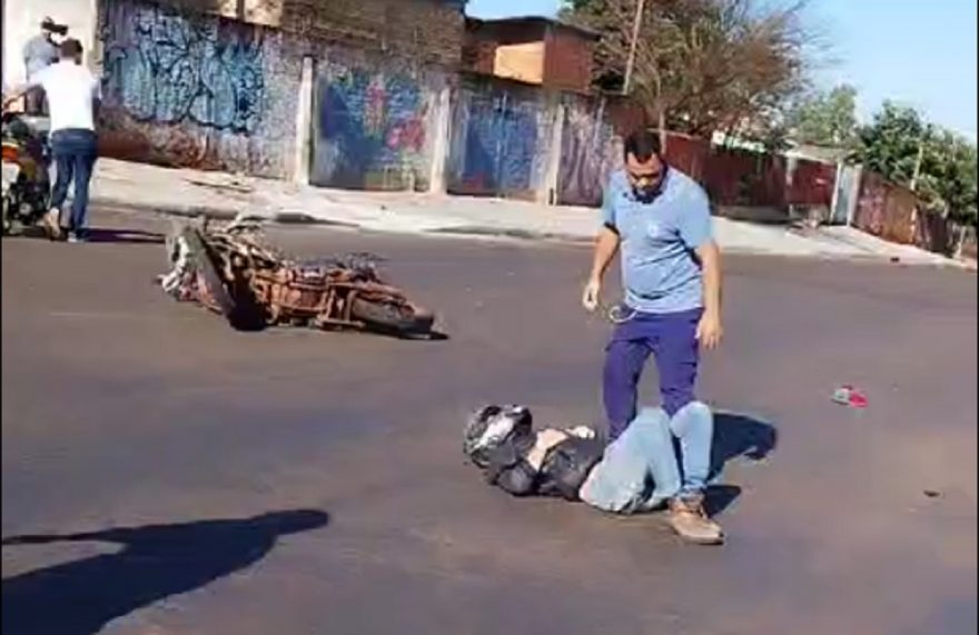 Colisão na esquina da Escola Nossa Senhora da Salete, no Brasmadeira, preocupa pais pela falta de sinalização