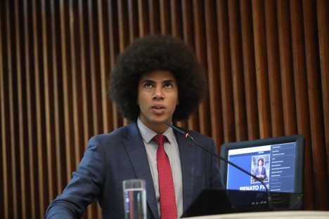 Deputado Estadual Renato Freitas usa tribuna para atacar religiosos: “hipócritas” Imagem referente a Deputado Estadual Renato Freitas usa tribuna para atacar religiosos: “hipócritas”