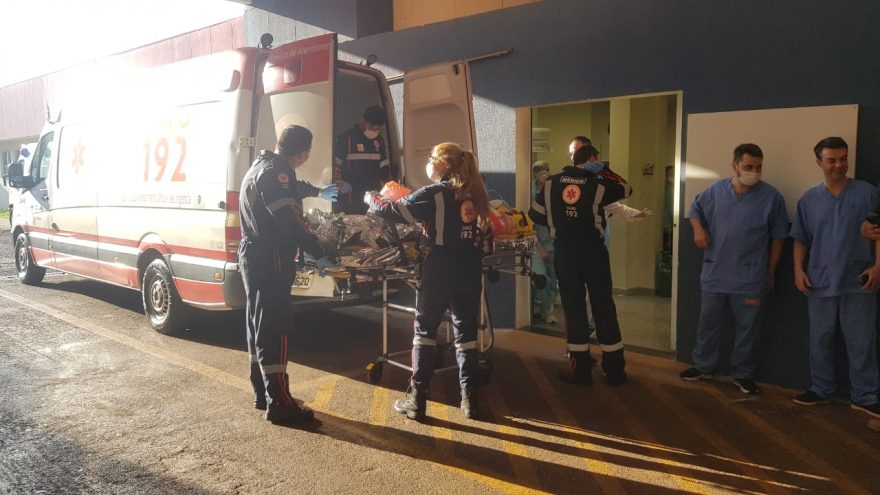 Baleado em Pato Bragado após confronto com a Polícia é trazido de helicóptero para Cascavel