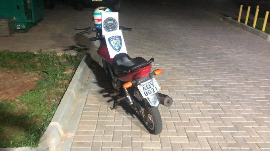 Guarda Municipal recupera moto com alerta de furto