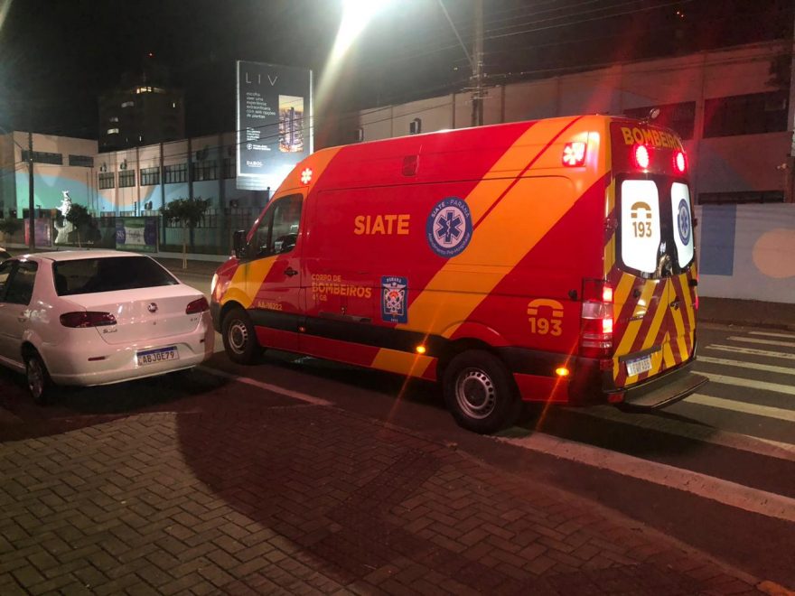 Mulher fica ferida ao ser atropelada por moto na Rua General Osório