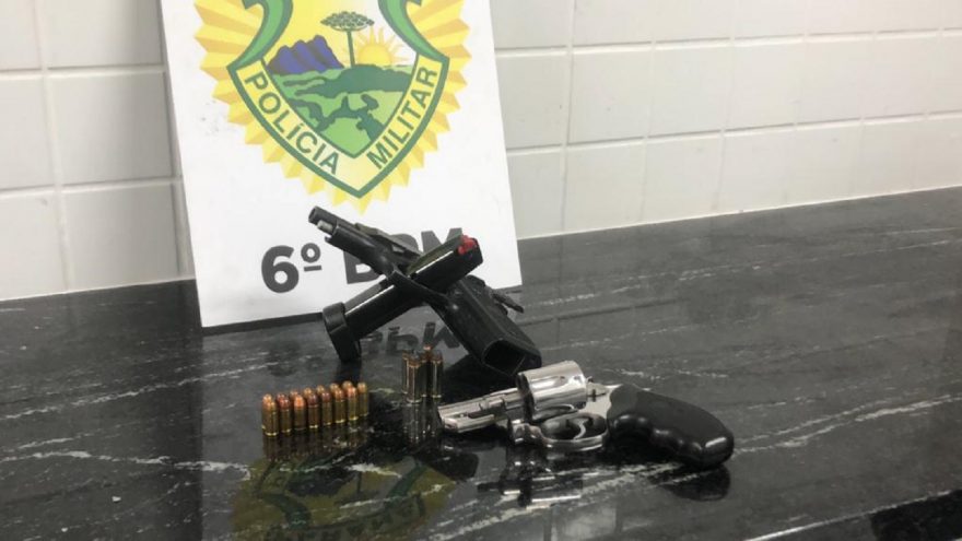 ‘Caubói’ é detido pela PM em posse de revólver e pistola dentro de bar no Centro