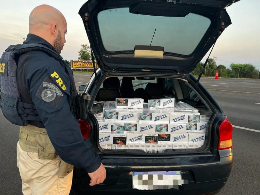 PRF apreende carro carregado com cigarros contrabandeados na BR-277