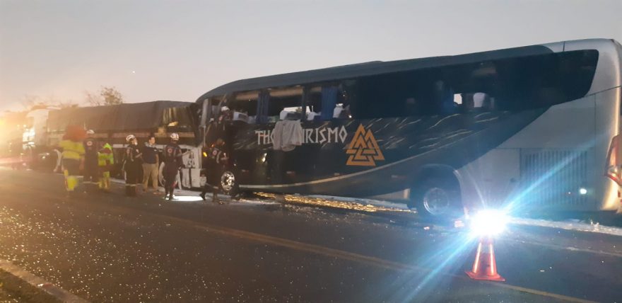 PRF dá detalhes de acidente com ônibus e carreta que matou motorista e deixou 13 feridos
