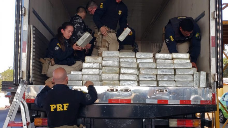 PRF de Cascavel realiza grande apreensão de cocaína na BR-277