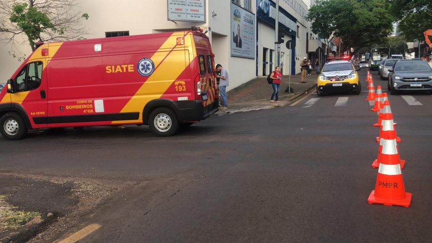 Condutora de moto fica ferida em acidente na Rua Paraná
