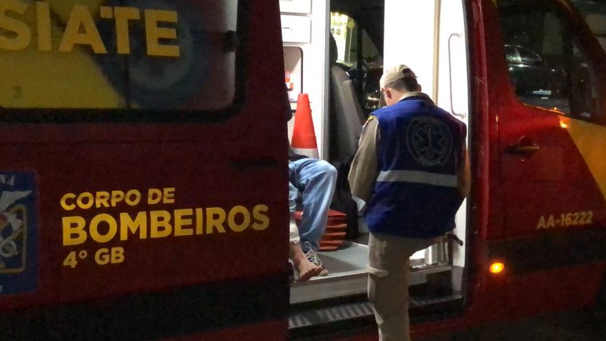Homem de 25 anos corta a perna ao cair de skate