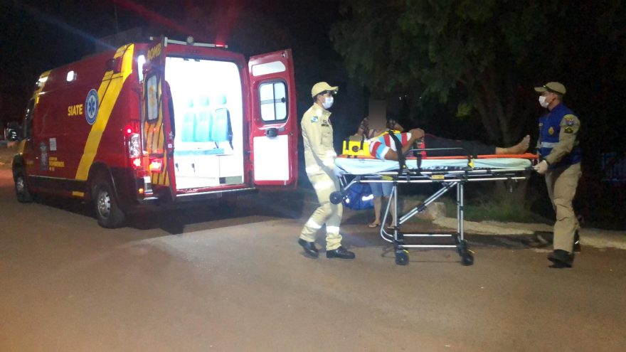 Idoso sofre acidente e fratura braço e costela, mas vai para casa antes de pedir socorro