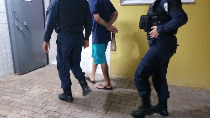 Homem é detido por descumprir medida protetiva contra a avó, no bairro Floresta