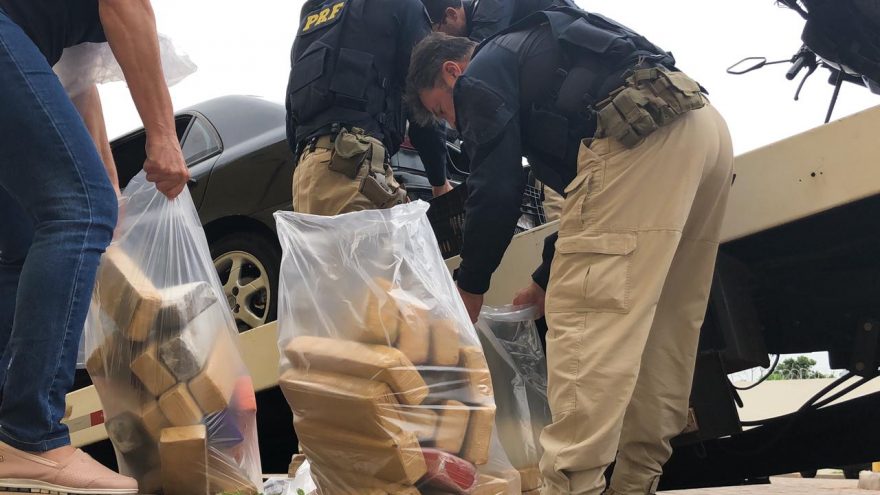 Bomba! Marea estraga e bandido o abandona carregado com maconha em posto de combustíveis