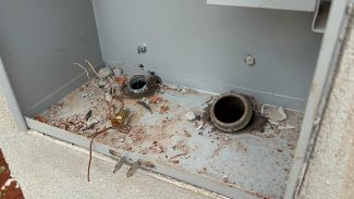 Empresário tem novo furto de fios e afirma que precisa morar em obras para impedir crime