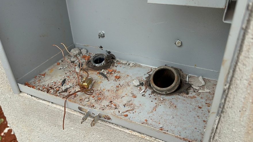 Empresário tem novo furto de fios e afirma que precisa morar em obras para impedir crime
