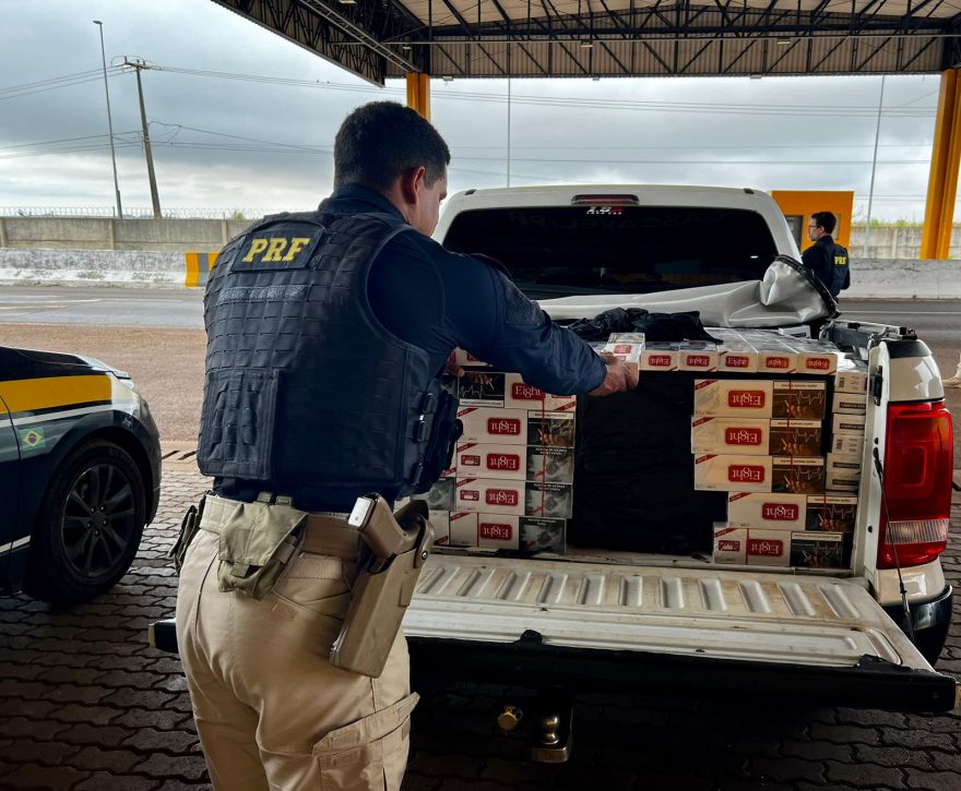 Após ultrapassagem indevida, PRF aborda motorista e encontra carga de cigarros contrabandeada