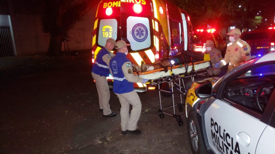 Homem fica gravemente ferido ao ser esfaqueado na Avenida Brasil