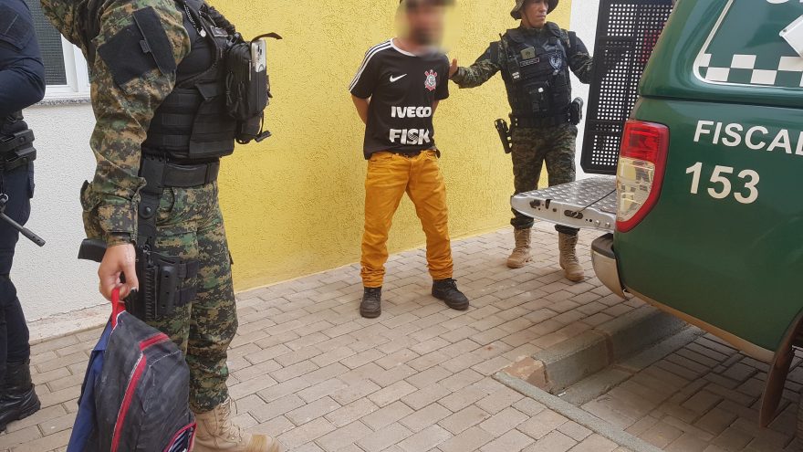 Idoso pede socorro à GM após filho chegar em casa transtornado e querer degolá-lo