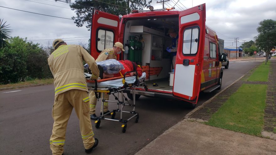 Com suspeita de fratura na perna, idosa é socorrida em estabelecimento na Avenida Barão do Rio Branco