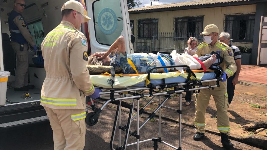 Idosa de 100 anos fica ferida ao sofrer queda no bairro Parque São Paulo