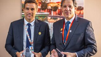 Haddad e Campos Neto recebem prêmio de publicação internacional