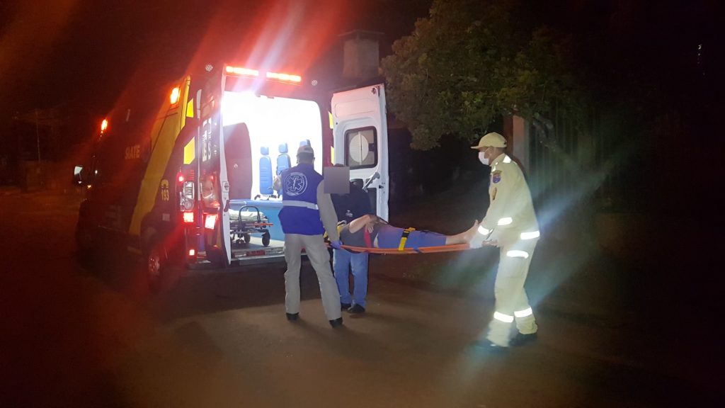 Mulher fica ferida ao sofrer acidente na Rua Argemiro Hirt