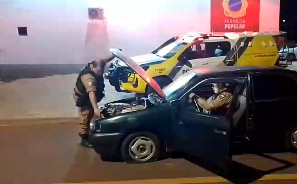 Assaltantes armados rendem vítimas e roubam carro com mercadorias de vinho na BR-369; dois foram detidos