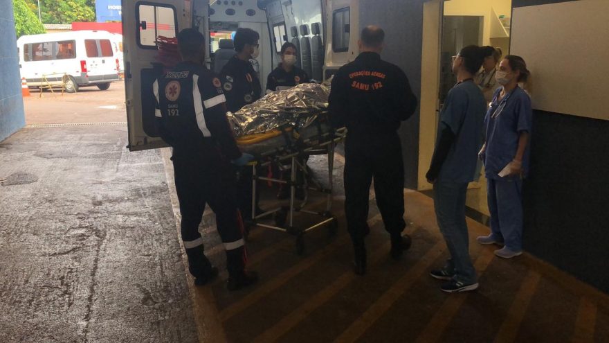 Em estado gravíssimo, vítima de acidente na PR-574 é levado ao HUOP