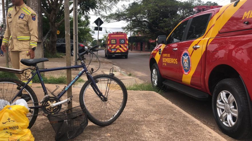 Idoso tem lesão na cabeça após ser atingido por motocicleta na Avenida Tito Muffato