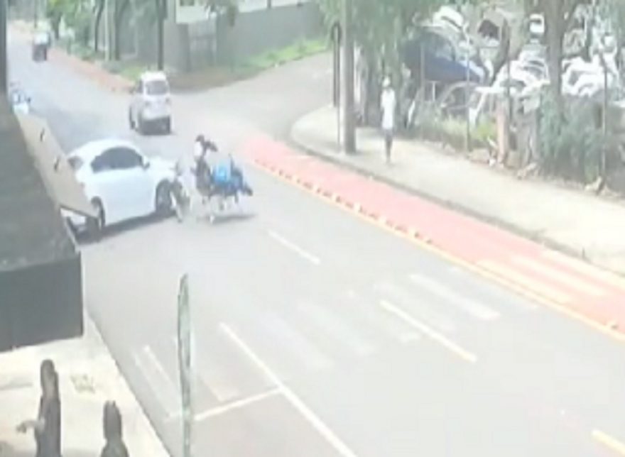 Vídeo mostra forte colisão entre BMW S1000 e Cruze na Avenida Tito Muffato