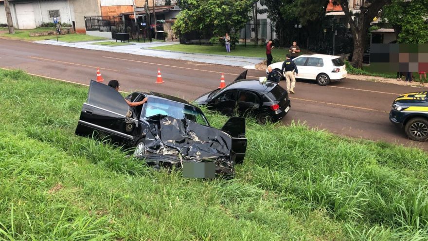 Acidente deixa quatro pessoas feridas na BR-277 no Trevo da Carelli
