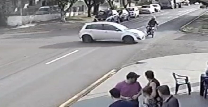 Câmera flagra acidente que deixou motociclista ferido no São Cristóvão
