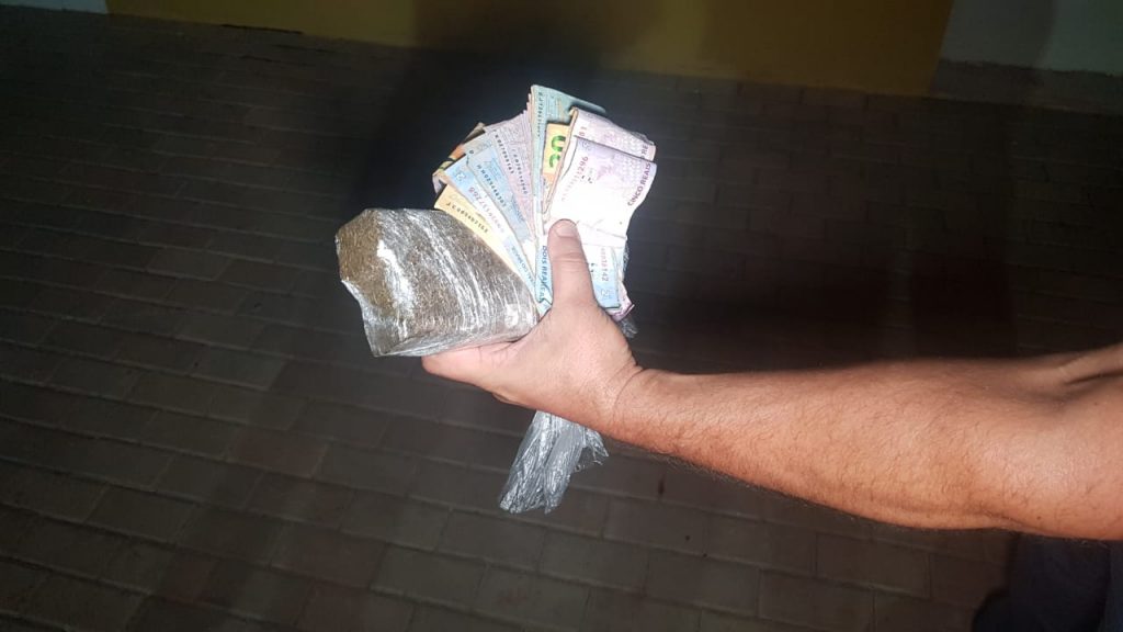 Com drogas e dinheiro, trio é encaminhado para a Delegacia Cidadã