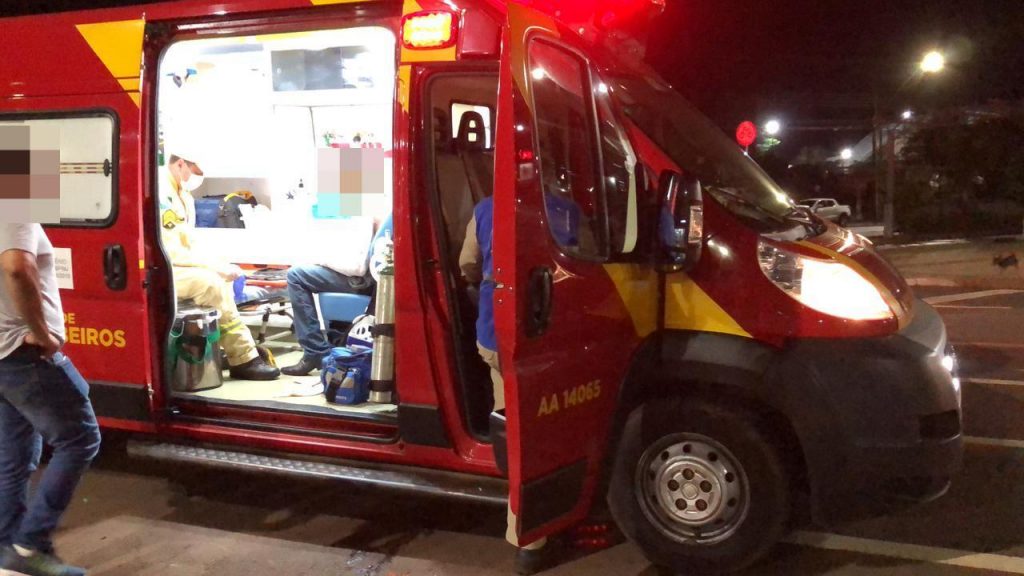 Motociclista fica ferido em acidente na esquina da Av. Brasil com a Rua Jacarezinho