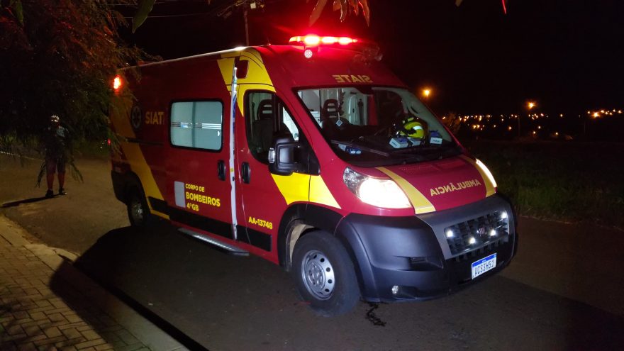 Jovem entregador é socorrido pelo Siate após colisão entre motocicletas no Esmeralda