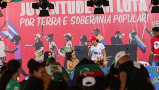 Juventude acampada debate luta pela terra e participação no poder