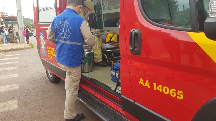 Colisão entre motos deixa pessoa ferida no Bairro Interlagos