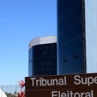 TSE retoma julgamento de ações contra Bolsonaro por abuso nas eleições