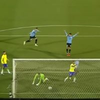 Imagem referente a Eliminatórias: Brasil perde para Uruguai em noite para esquecer