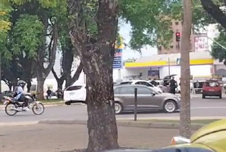 Vídeos mostram perseguição da Polícia Civil a estelionatários no Centro